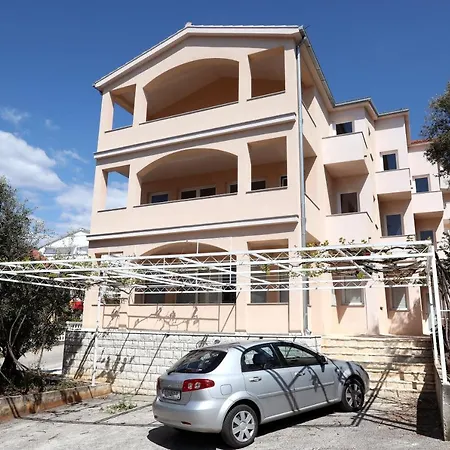 Apartment Beautiful 2-bed In Okrug Gornji *