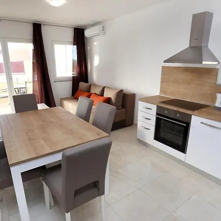 Beautiful 2-bed In Okrug Gornji * Trogir