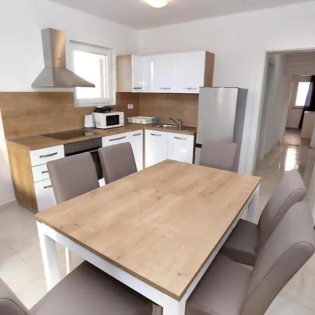 Beautiful 2-bed In Okrug Gornji Apartment *